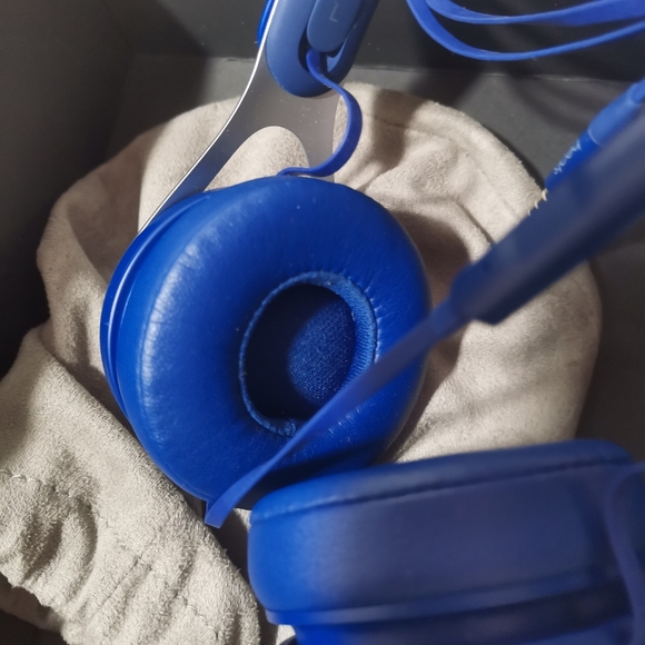 Beats EP blue on ear headphones - Picture 4 of 6